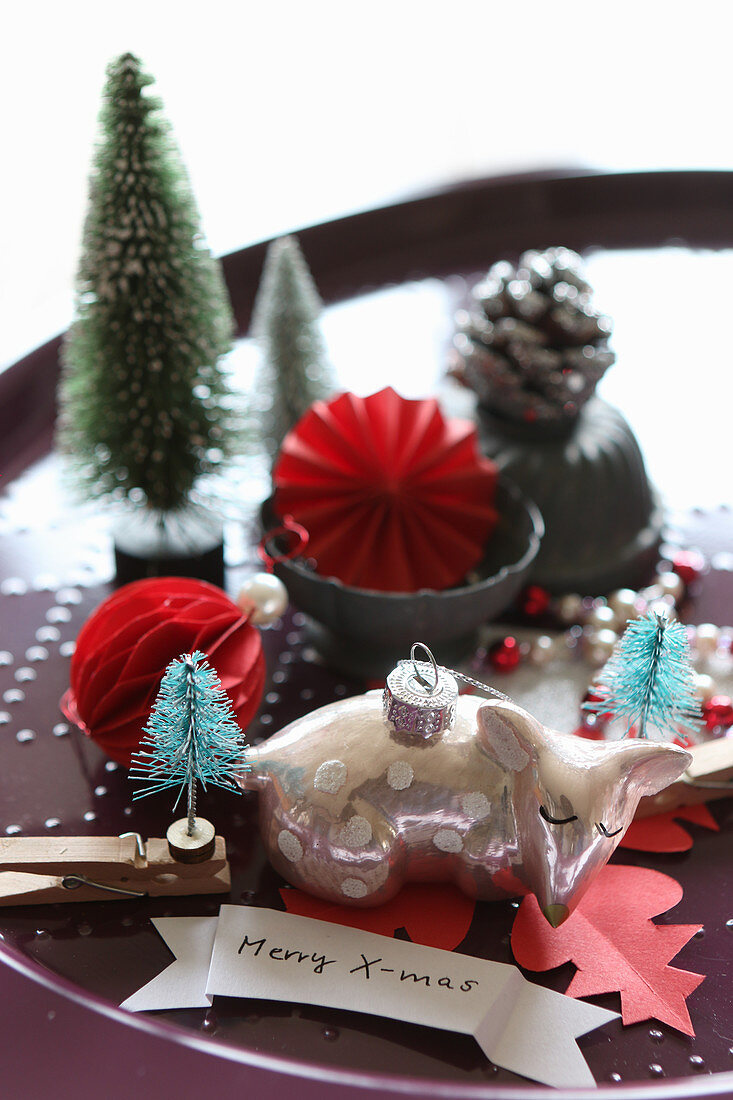 Tray of red and pink Christmas-tree baubles