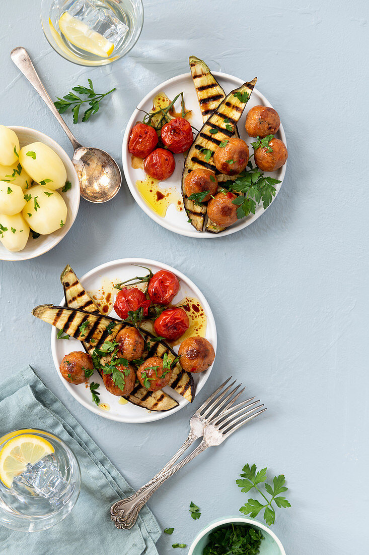 Vegan 'meatballs' with grilled vegetables and potatoes