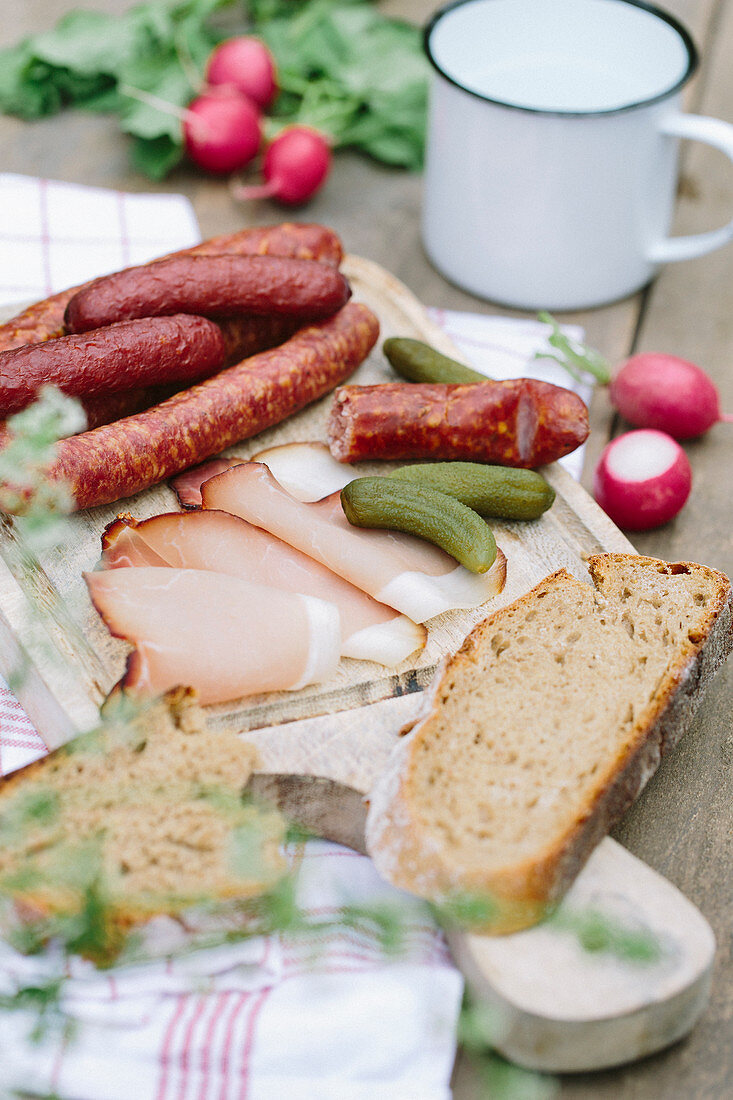 Supper with cabanossi, gherkins, Pfefferbeisser sausages, radishes and smoked ham