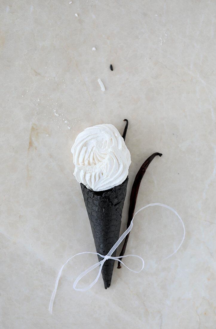 Vanilla Marshmallow (Zefir) in Black Waffle Cone