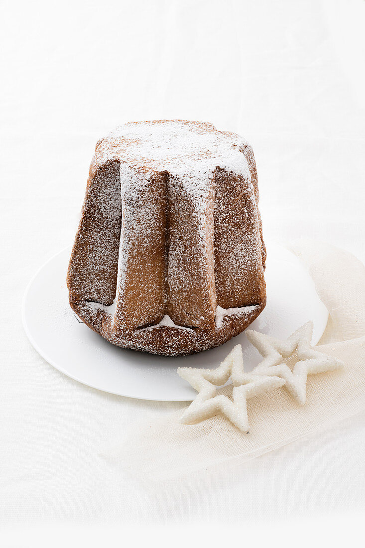 Pandoro (Traditioneller Weihnachtskuchen, Italien)