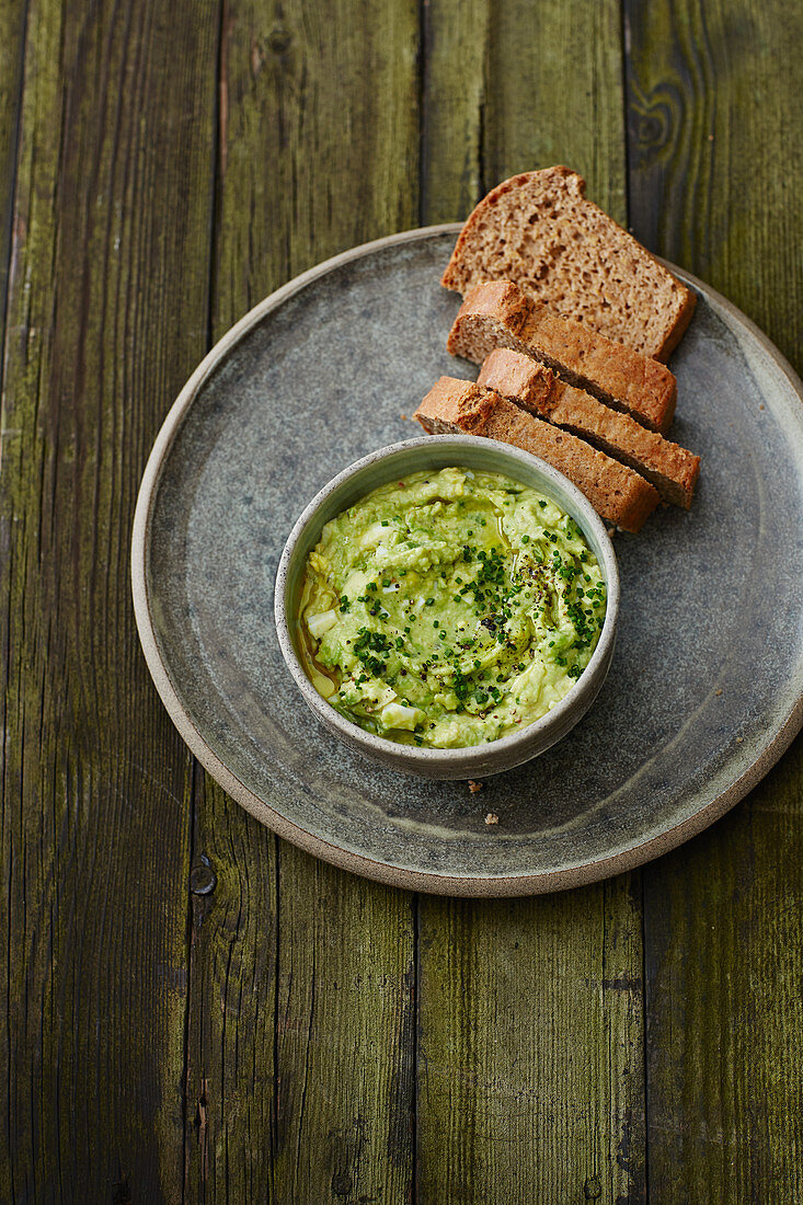 Avocado spread with hard-boiled egg served with bread