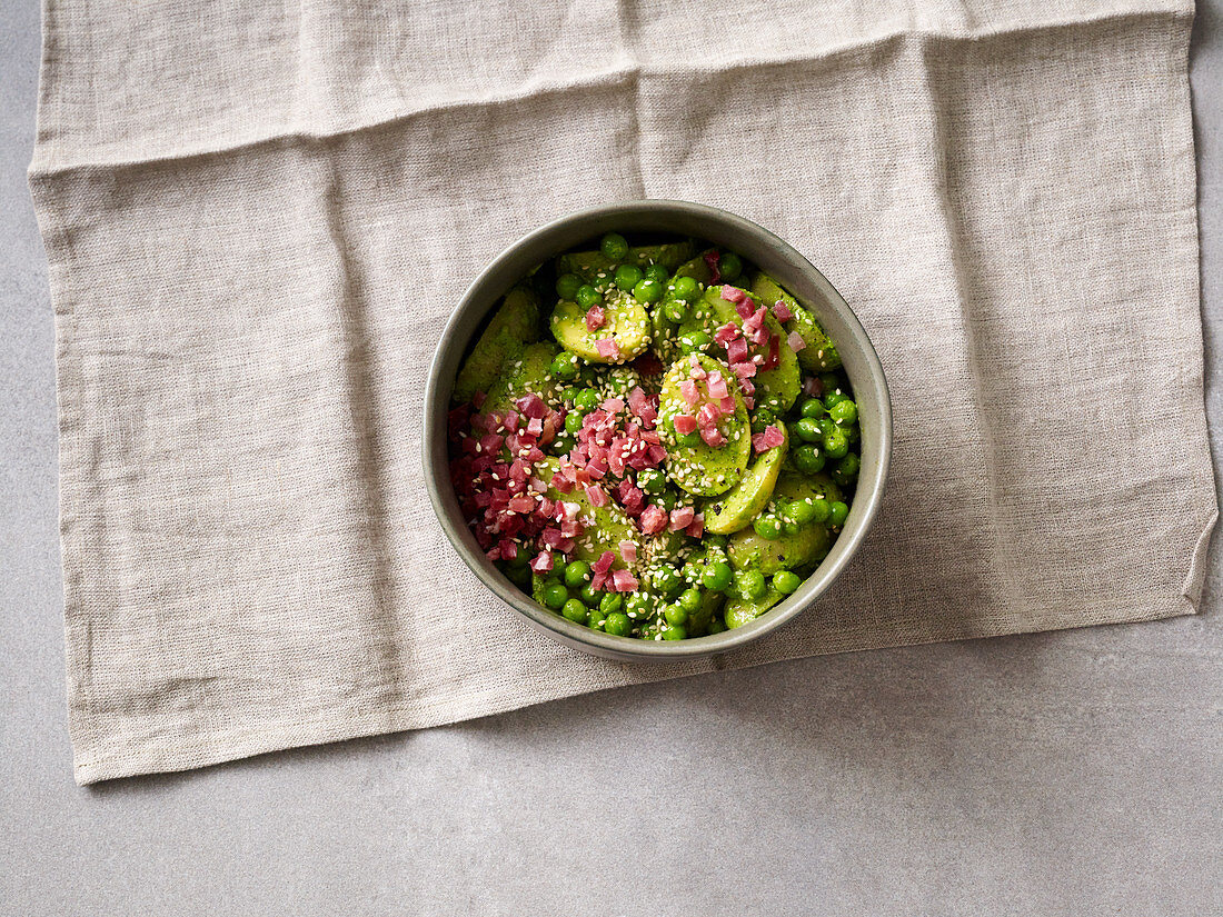 Kartoffelsalat mit Erbsen und Kräuterdressing