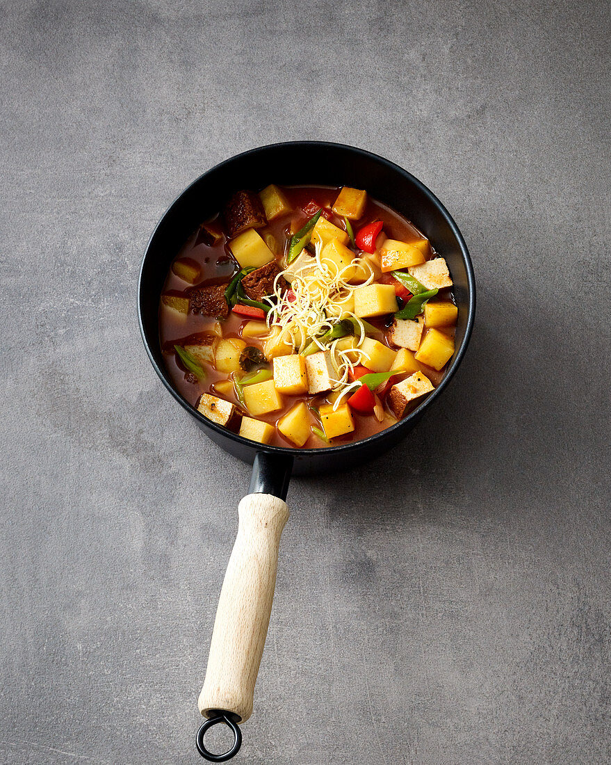 Kartoffelgulasch mit Tofu