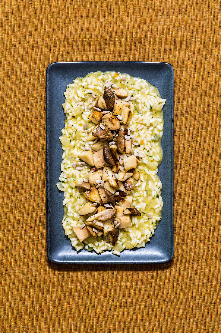 Herb risotto with mushrooms