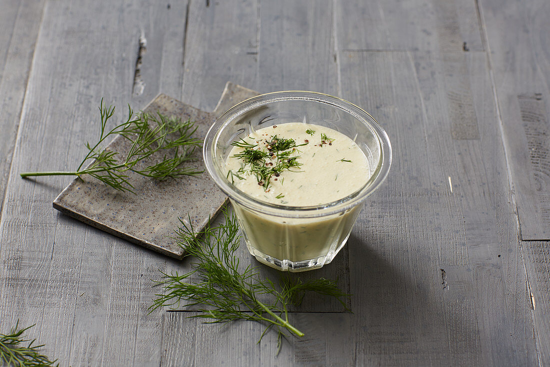 Honey and mustard cream with dill