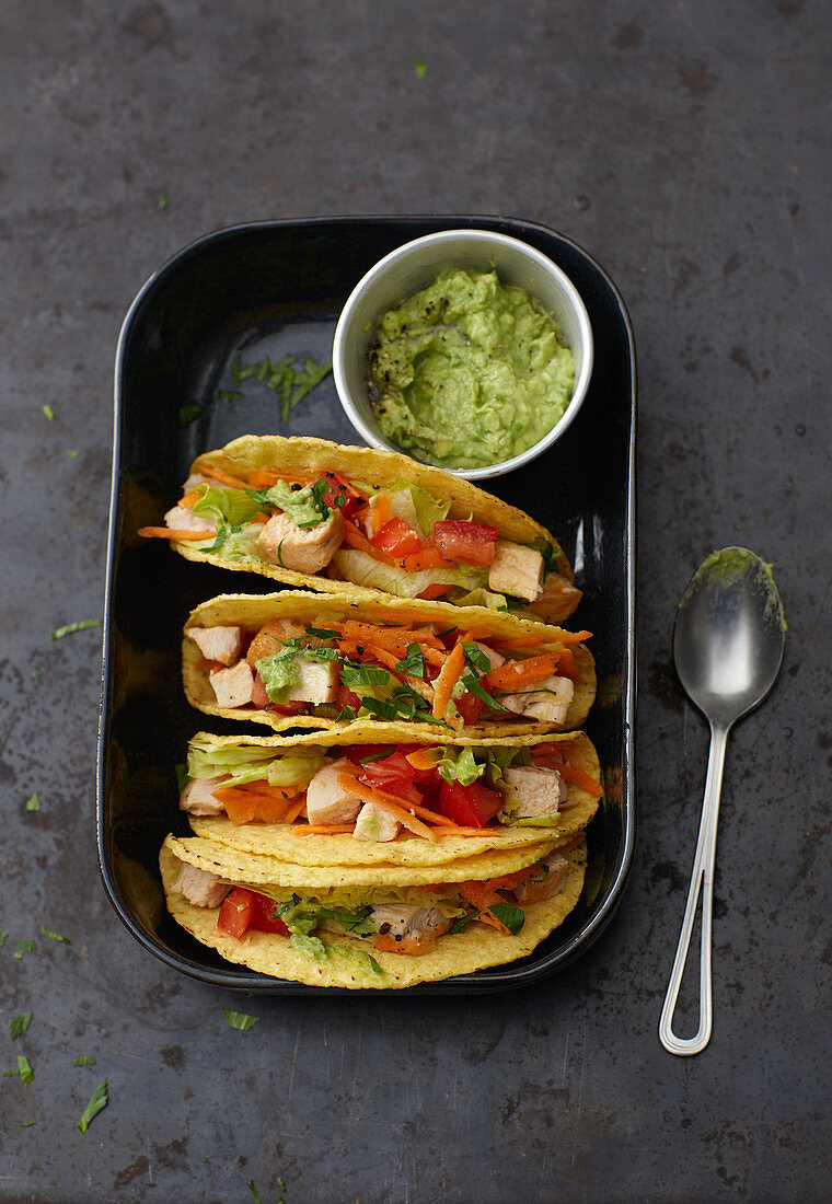 Hähnchen-Tacos mit Avocado