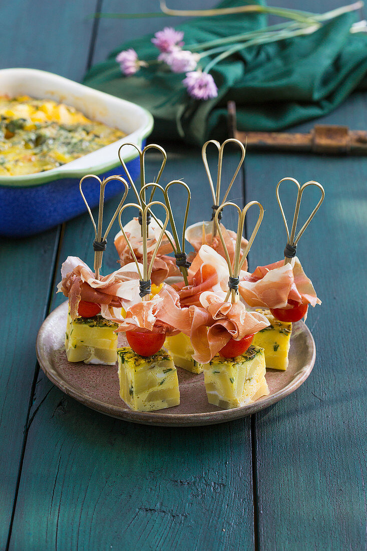 Potato tortilla cubes with serrano ham