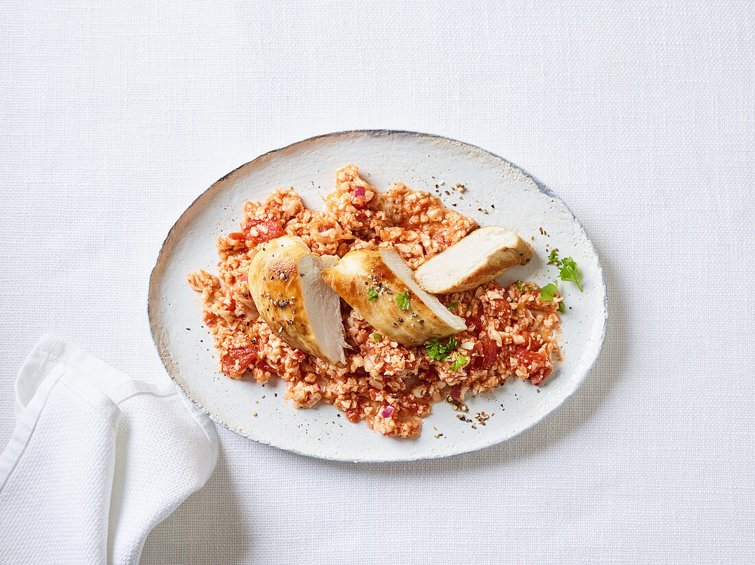 Tomaten-Blumenkohlreis mit Hähnchen