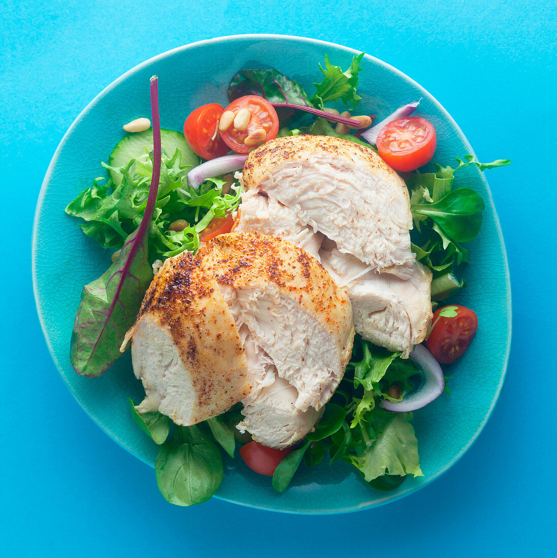 Mixed leaf salad with chicken breast fillet