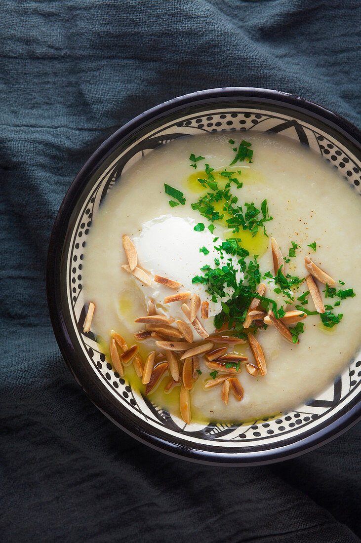 Celery cream soup with roasted almonds