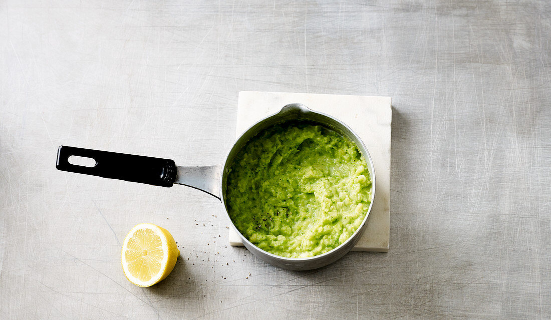 Mashed potatoes and broccoli