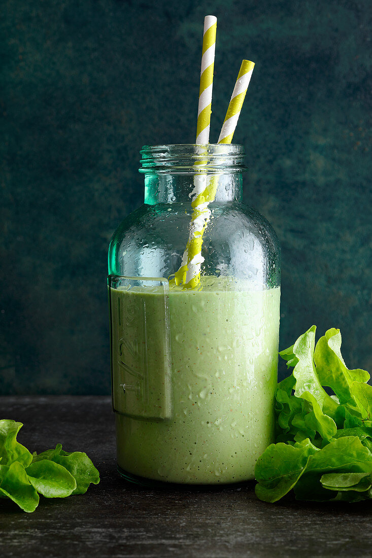 'Brain Booster' with pineapple, lettuce, apple and coconut milk