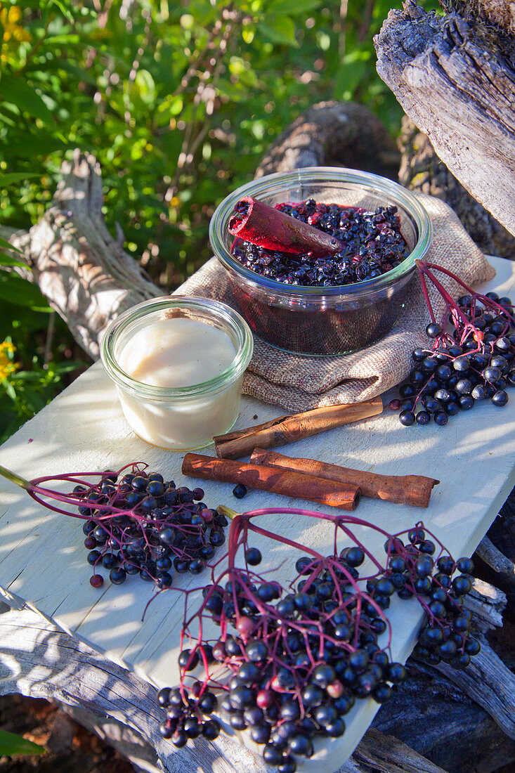 Elderberry compote and ingredients