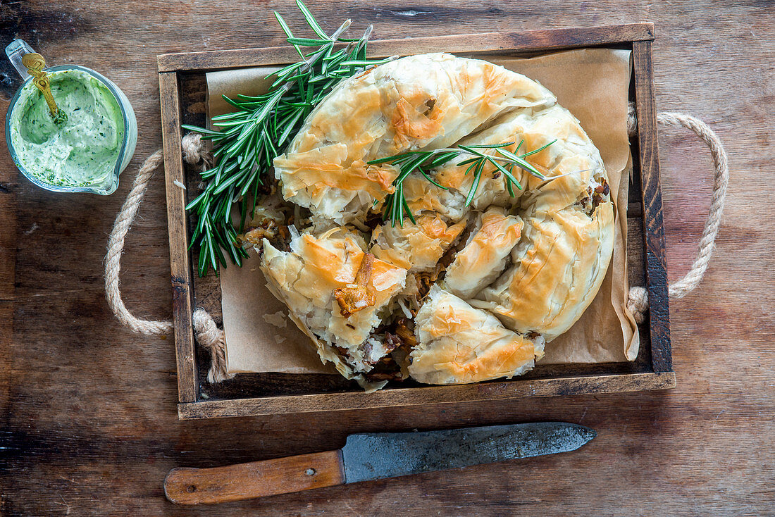 Filo pastry with cabbage and mushroom stuffing