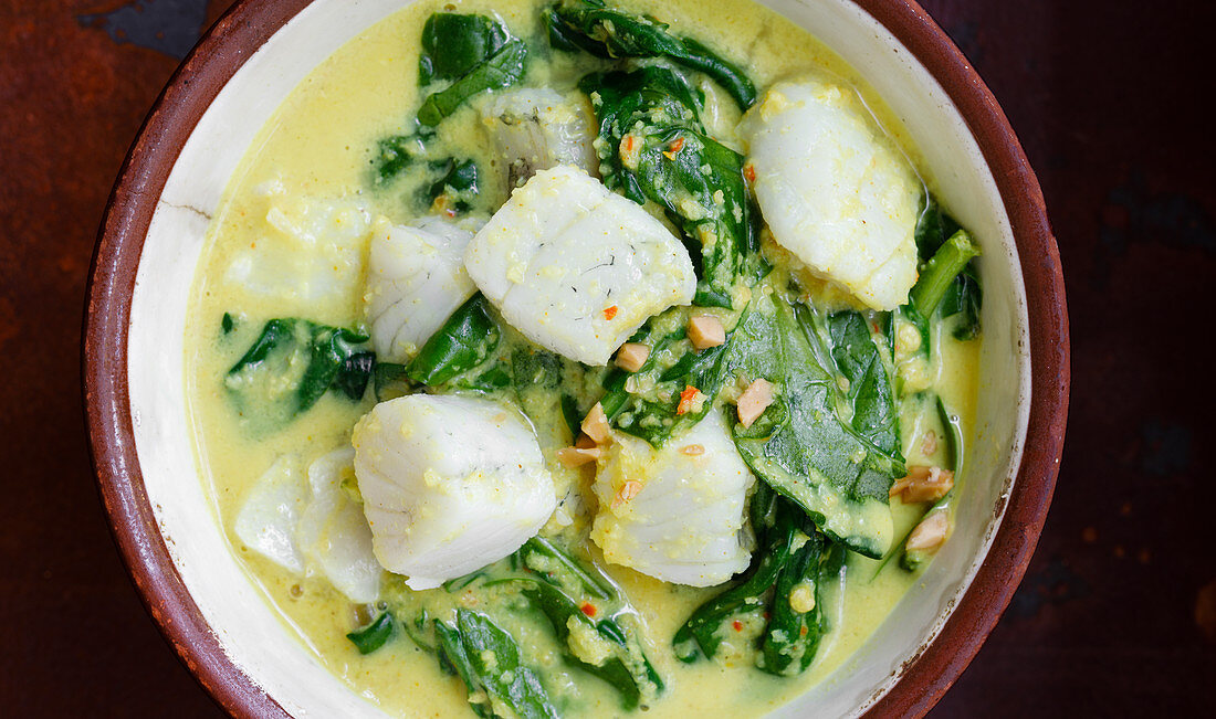 Spinach fish curry with coconut and peanuts