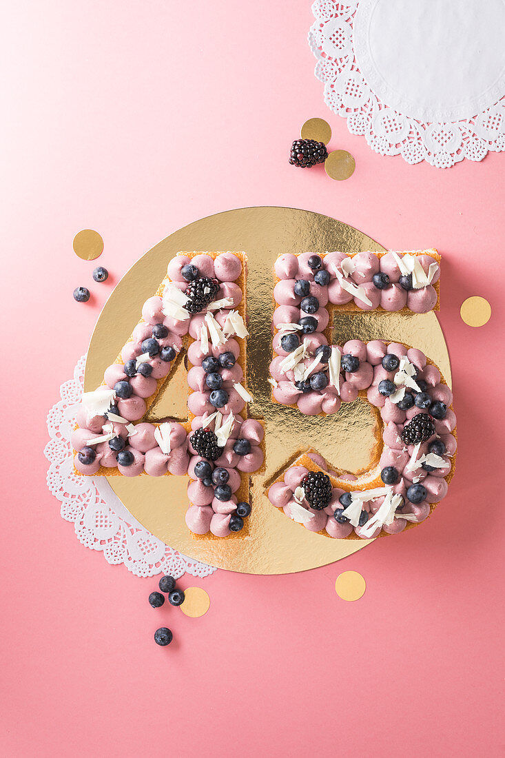 Limetten-Brombeer-Kuchen zum 45. Geburtstag