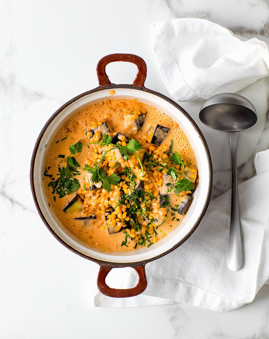 Aubergine stew with red lentils and coconut milk