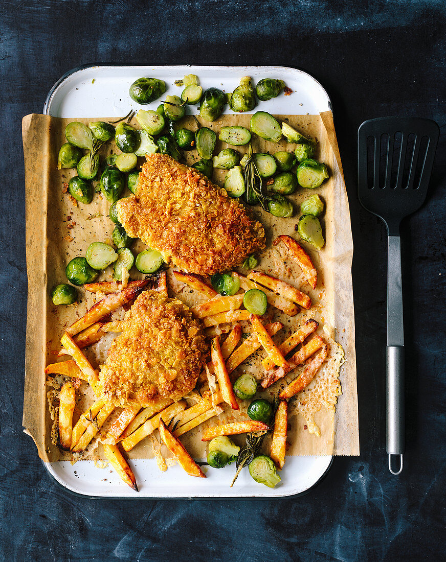 Schnitzel mit Rosenkohl und Gruyère-Pommes