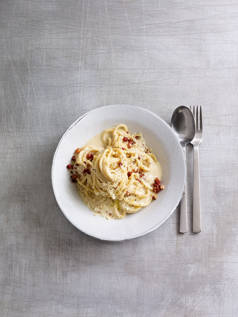 Spaghetti alla Carbonara (One Pot Pasta)