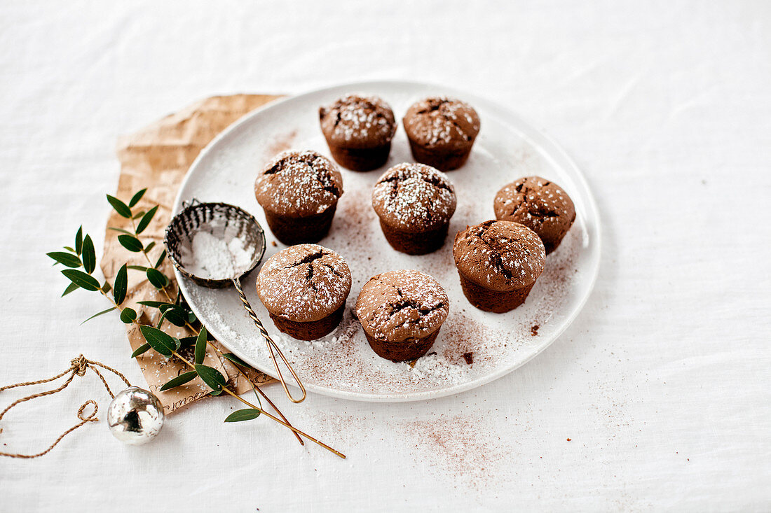 Chocolate muffins with powdered sugar