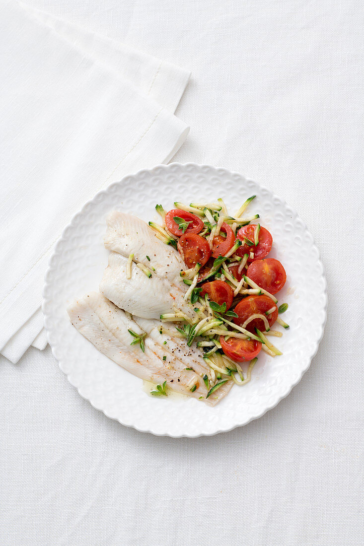 Seezungenfilets mit Kirschtomaten-Zucchini-Gemüse