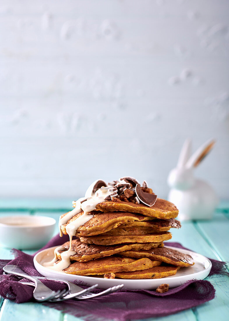 Möhrenkuchen-Flapjacks mit karamellisierten Walnüssen und Buttermilchglasur