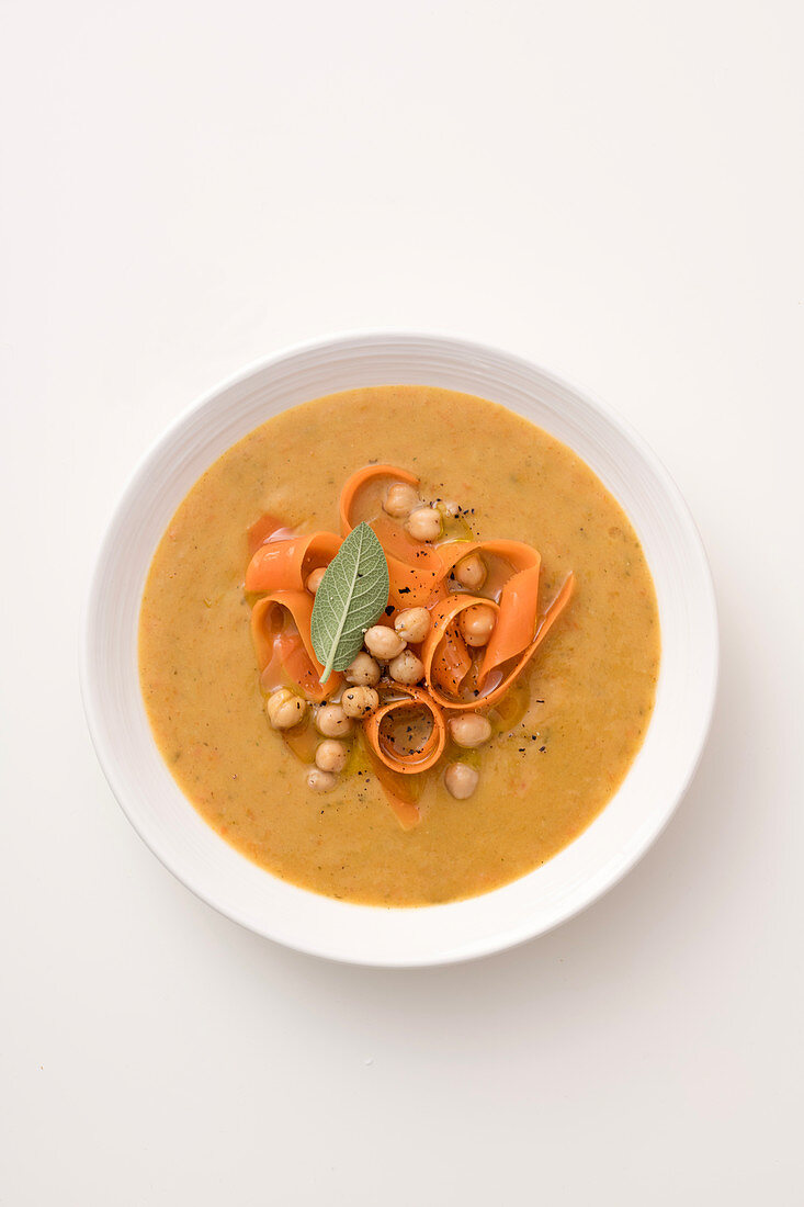 Möhrencremesuppe mit Kichererbsen und Safran