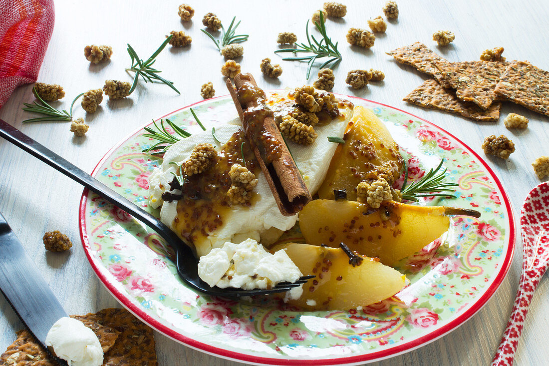 Cream cheese with mustard pears, maulberries and crackers
