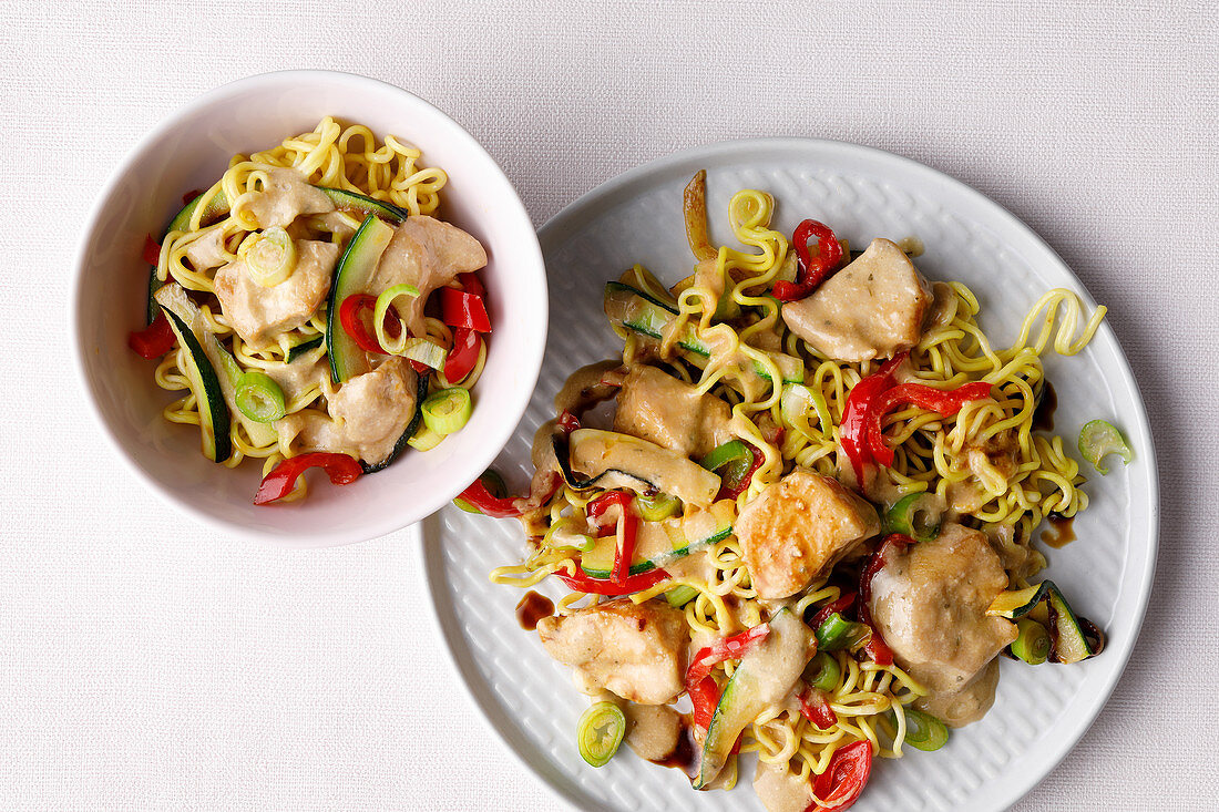 Miw noodles with chicken for mother and baby (from 10 months)