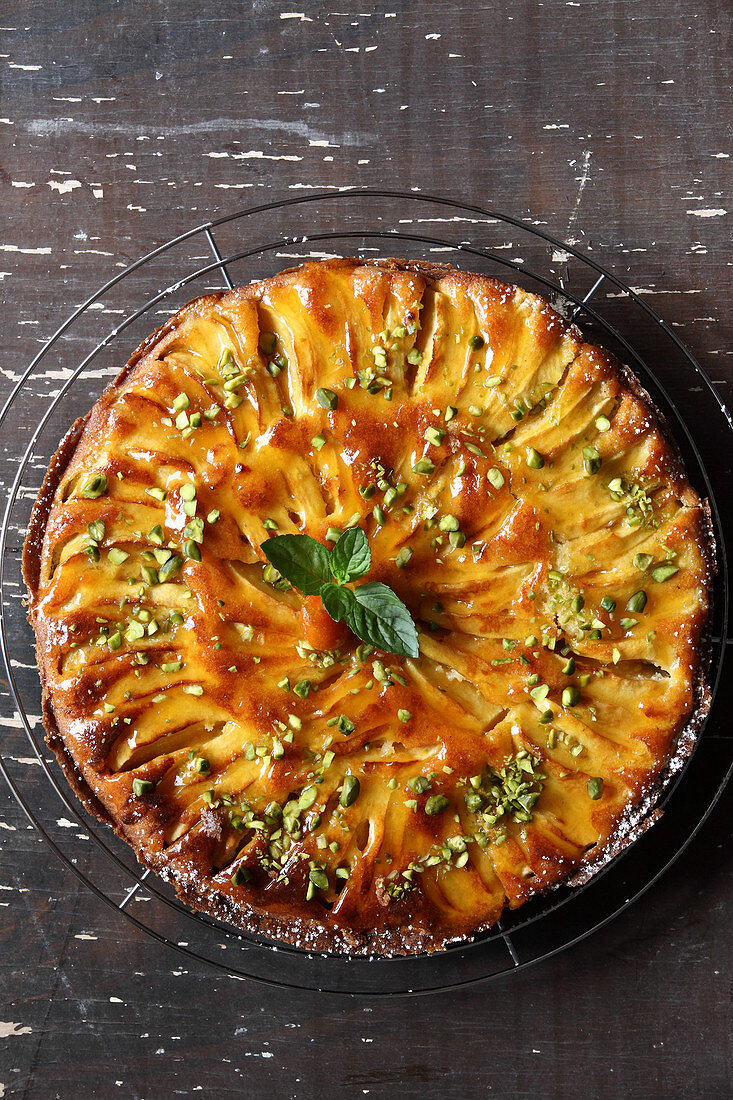 Apfel-Haselnuss-Tarte mit Pistazien