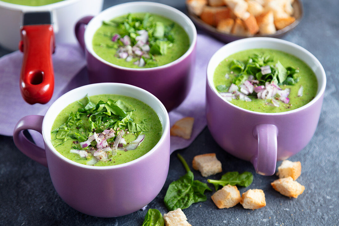 Potato and spinach cream soup