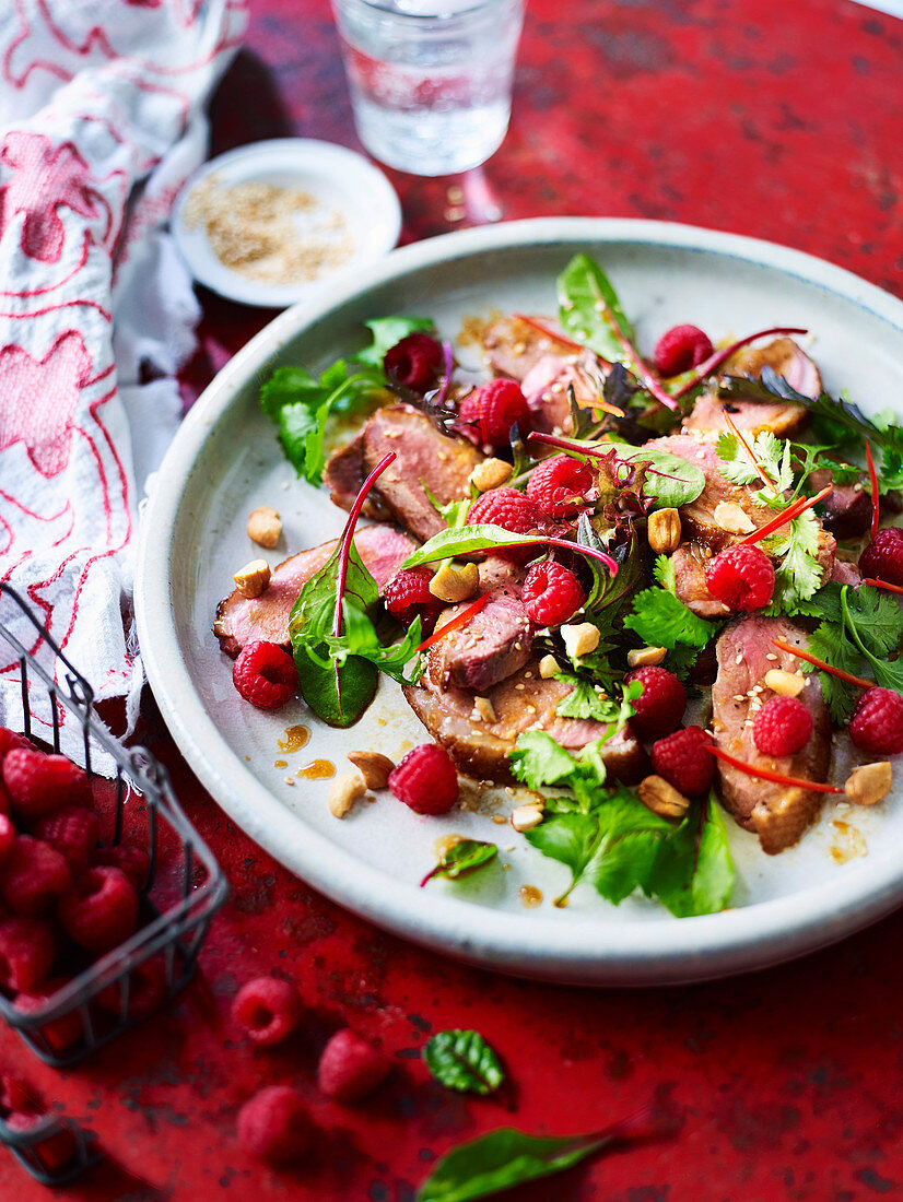 Entensalat mit Himbeeren und Koriandergrün