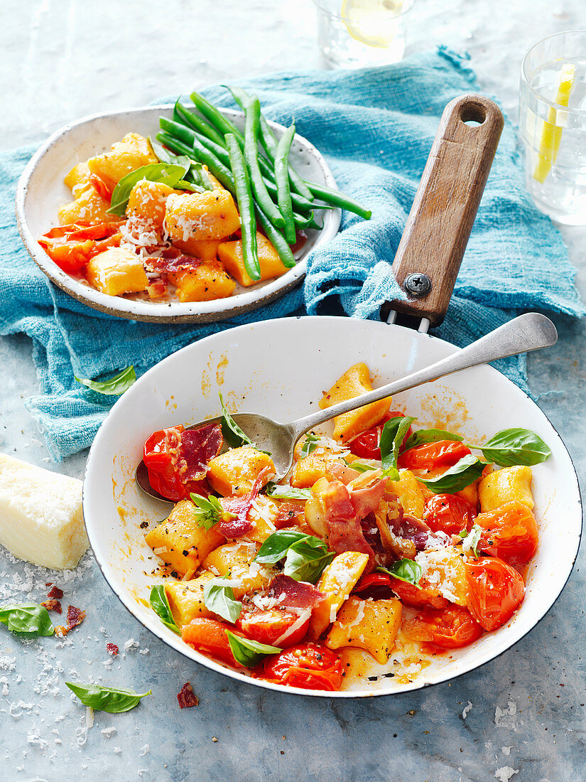 Süßkartoffel-Ricotta-Gnocchi mit Tomaten