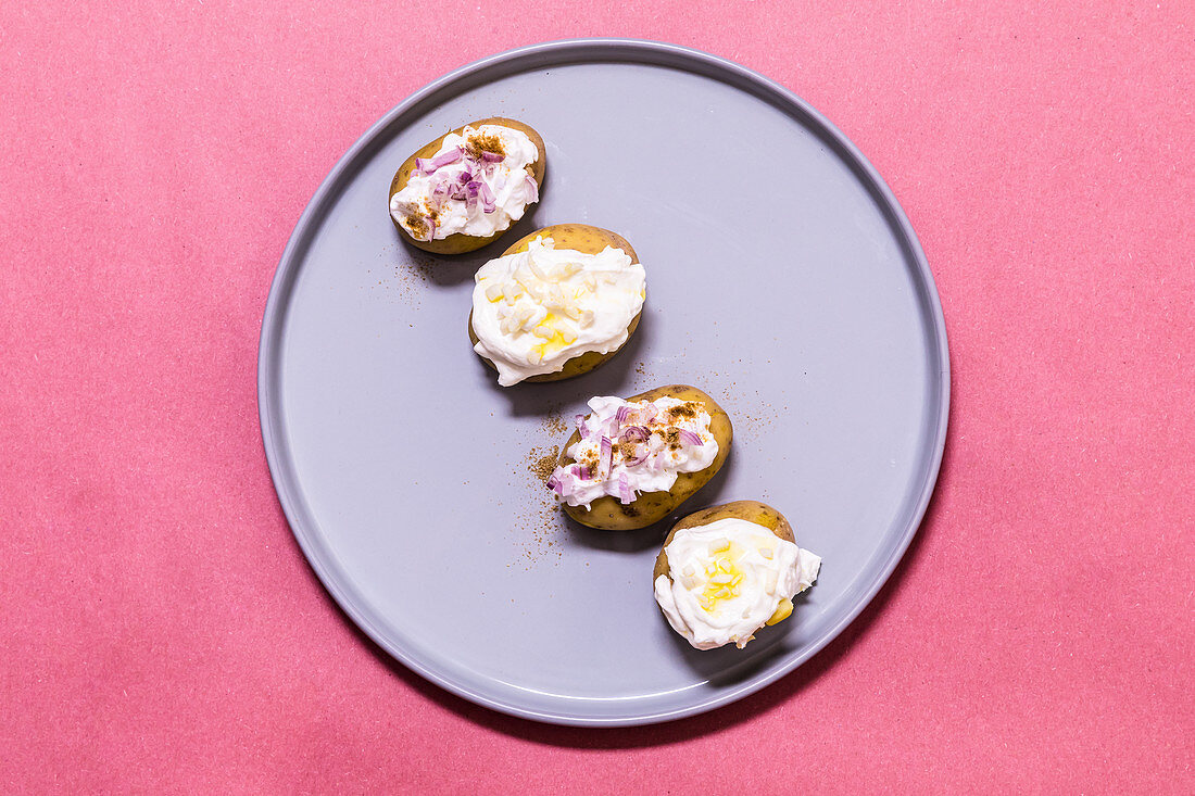 Zweierlei Quarkdip mit Pellkartoffeln