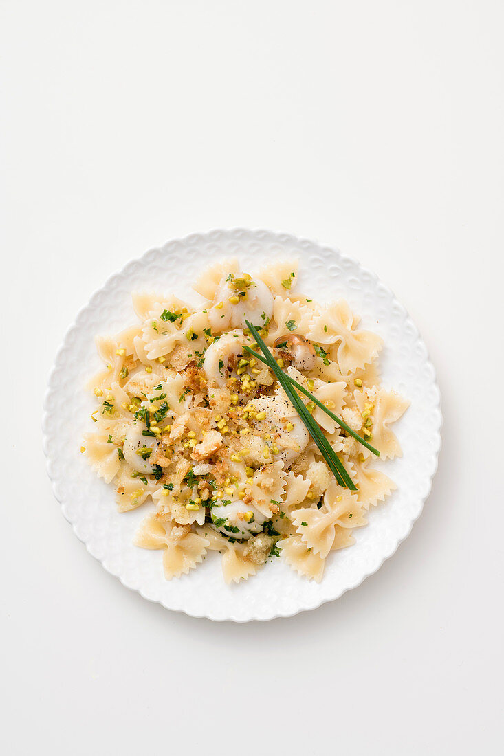 Farfalle mit Jakobsmuscheln in Kräuter-Champagner-Sauce