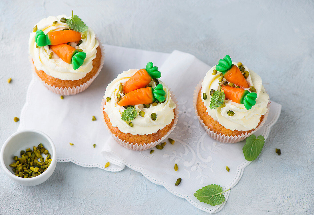 Decorated cream cheese cupcakes with pistachios