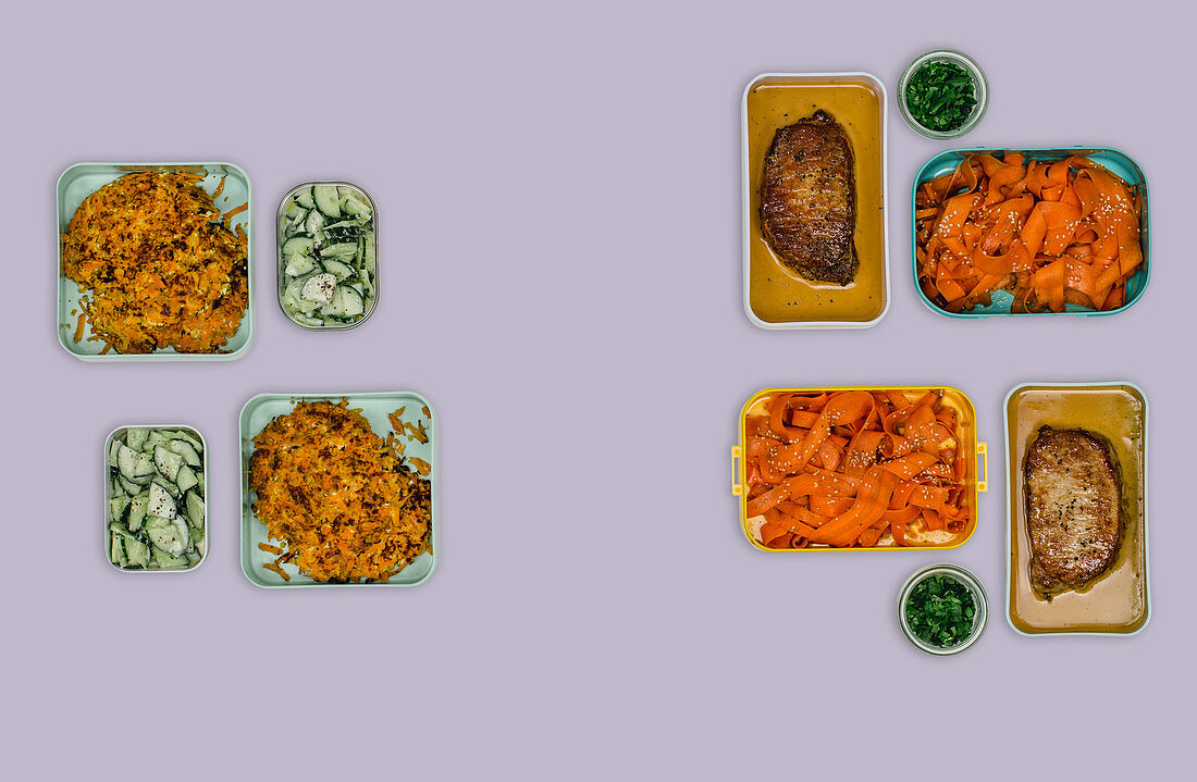 Möhrenpuffer mit Gurkensalat und Schweinelende mit Möhrensalat (Meal Prep)