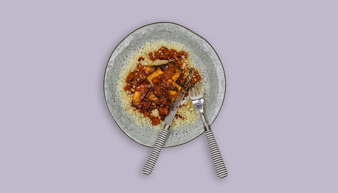 Cauliflower rice with tofu and tomato sauce