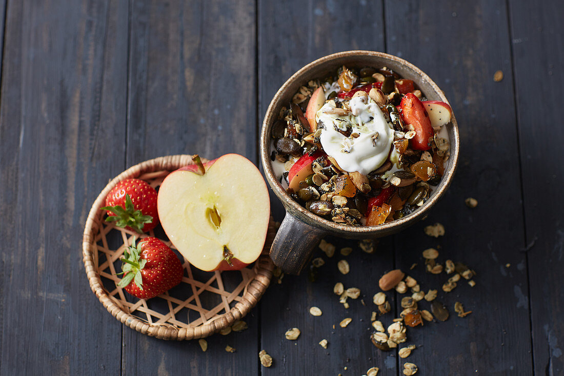 Crispy muesli with fruit and pistachios