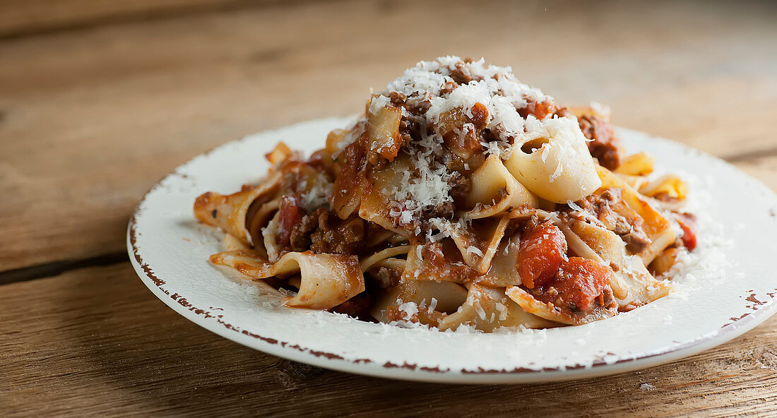 Bandnudeln mit Slow Cooked Bolognese-Sauce