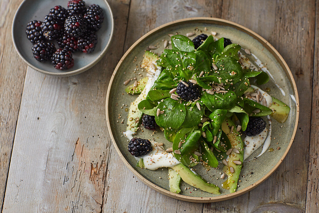 Avocado and blackberry salad with lamb's lettuce