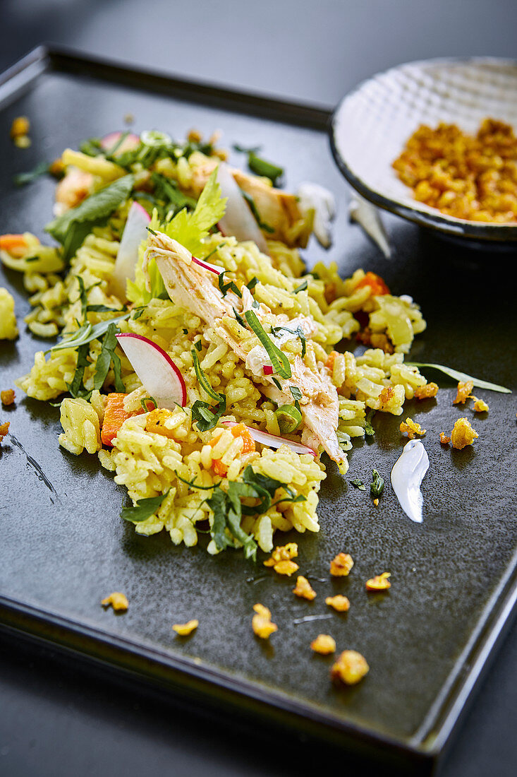 Geschmorter Hendl-Reissalat mit Ras-el-Hanout