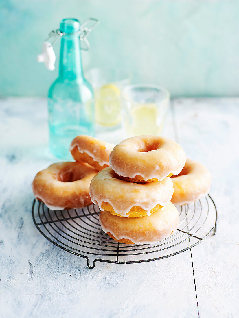 Glutenfreie Donuts mit Zitronenglasur