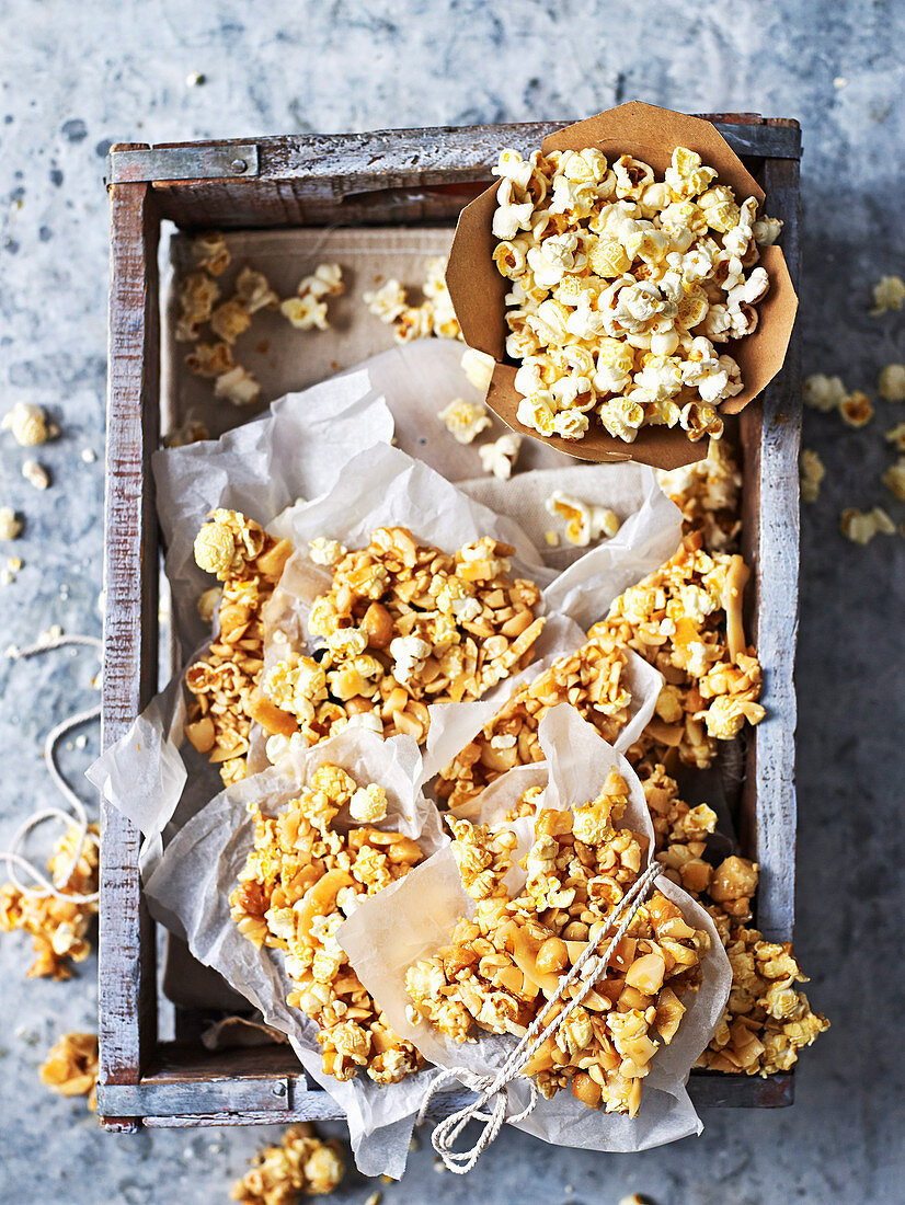 Salzig-süße Popcornschnitten mit Nüssen (glutenfrei)