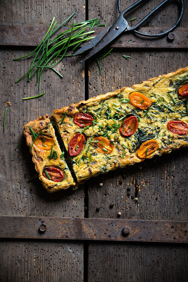 Vegane Frittata aus gelben Mungobohnen und Spinat