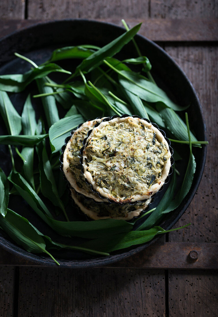 Vegane Zucchini-Bärlauch-Quiches