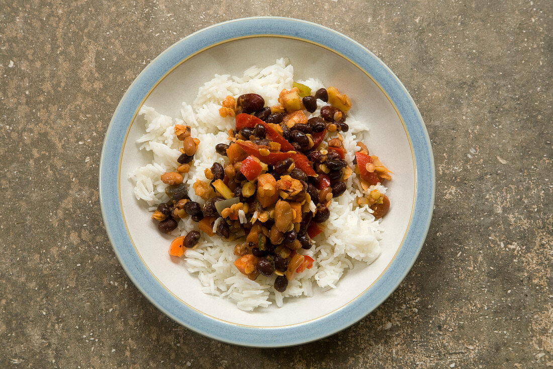 Bean and lentil chilli with rice
