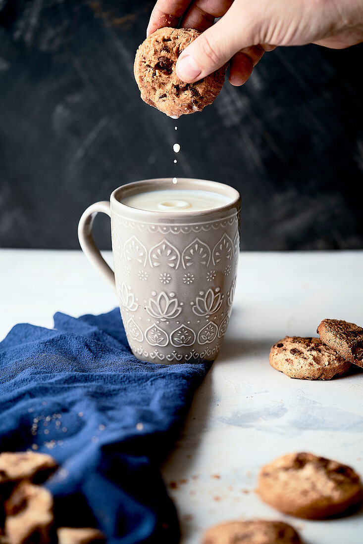 Cookie in Milch einweichen