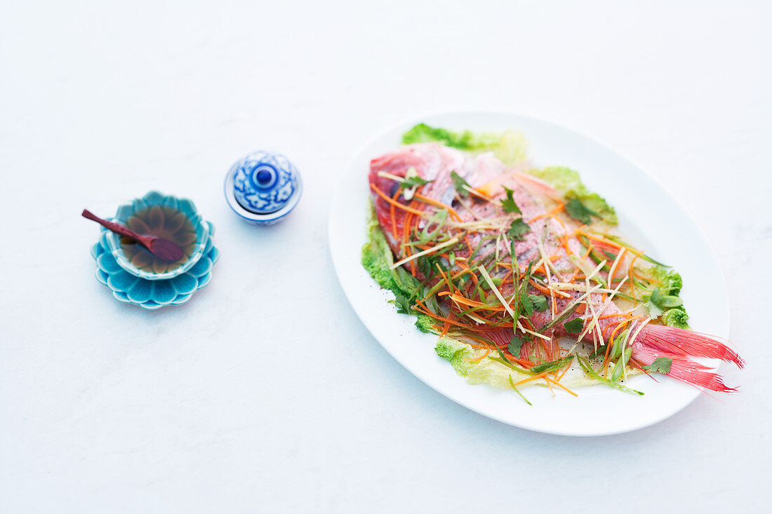 Steamed fish with ginger and garlic